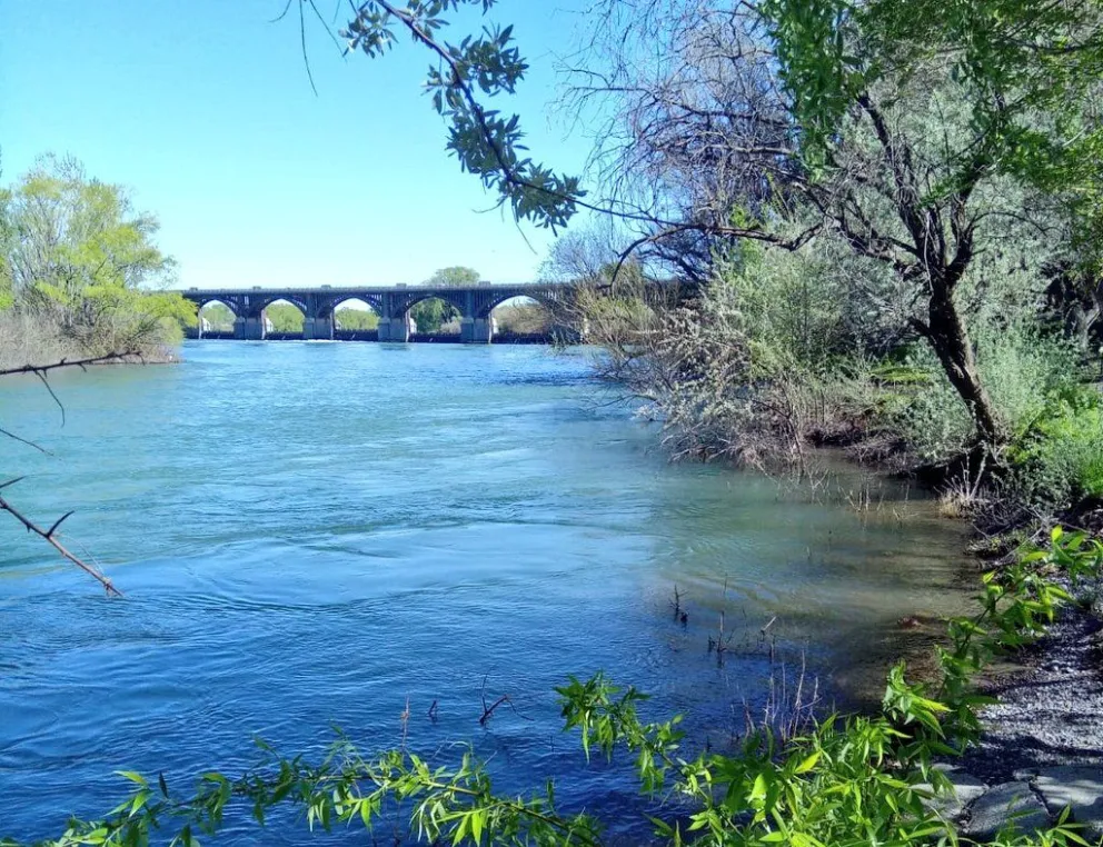 Canales y dique, un riesgo latente: el municipio refuerza el llamado a la prevención. Foto archivo