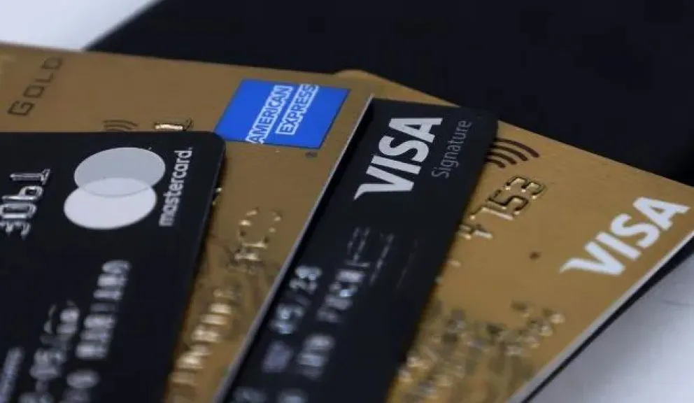 Brecha inédita frente al dólar blue: ventaja para quienes gastan con tarjeta en el exterior