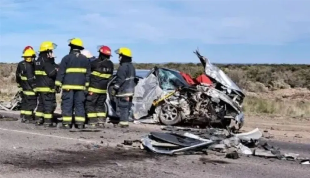 Trágico choque frontal deja un fallecido y varios heridos en Cinco Saltos
