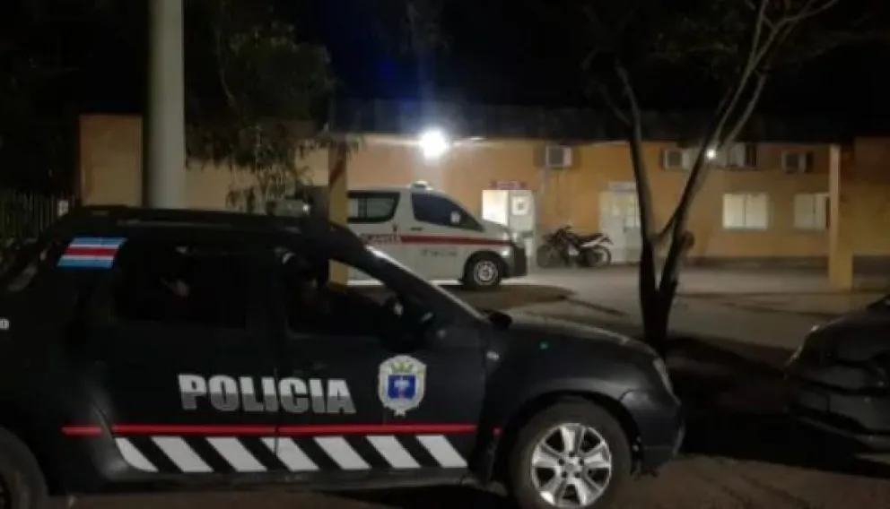 Golpeó brutalmente a su pareja, su hijo quiso defenderla y lo atacó con una motosierra