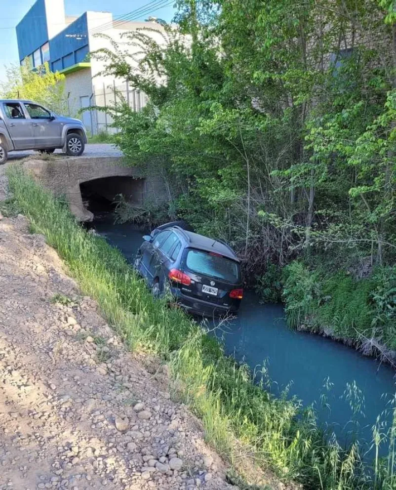 Una aparente mala maniobra lo llevó derecho al desagüe de Vélez Sarsfield  