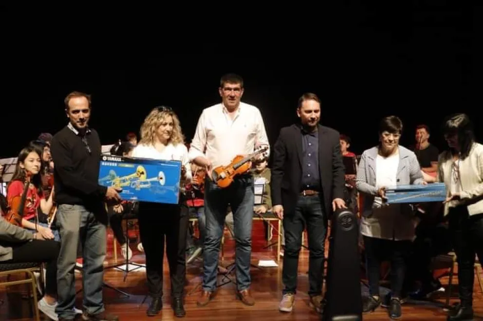 La orquesta "Los Almirones" de Cipolletti cuenta con nuevos instrumentos