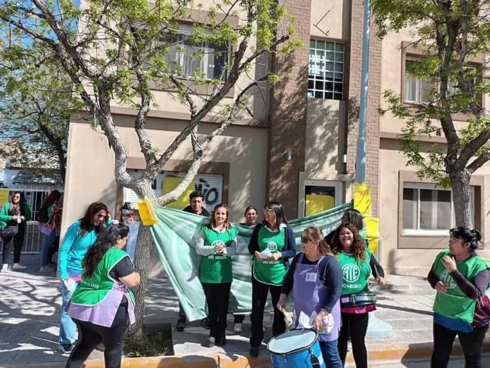 Trabajadores de ATE Río Negro exigen apertura de paritarias y entrega de indumentaria para el verano