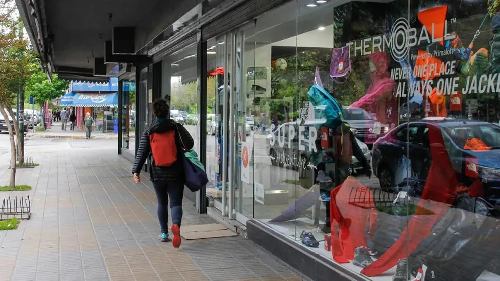 Auge en las ventas de Cipolletti gracias a la aceptación de pesos chilenos