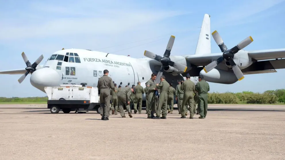 Primer contingente de argentinos evacuados desde Israel llega a Roma en avión de la Fuerza Aérea