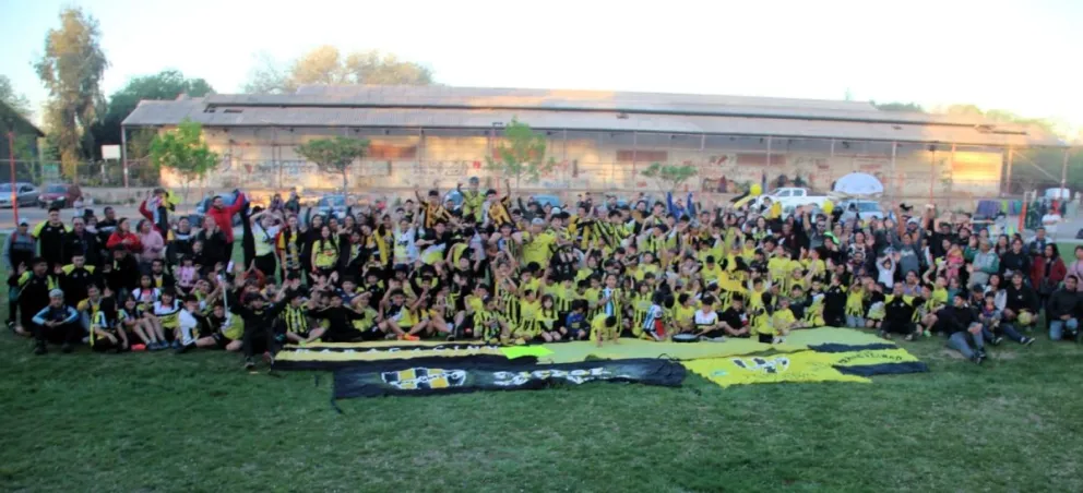 La original protesta de un club que quiere seguir funcionando a pesar de todo