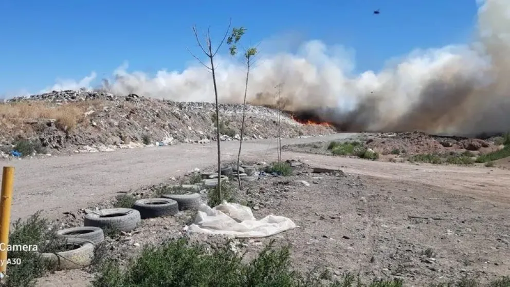 Se abrió un nuevo foco de incendio en el basural