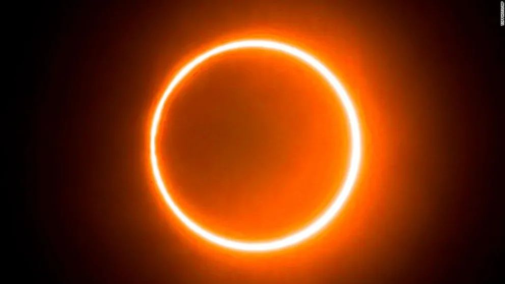 Un ritual poderoso para transformar tu vida durante el eclipse solar del 14 de octubre