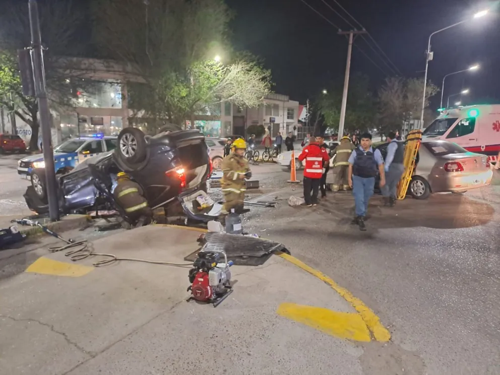 Grave accidente de tránsito deja a una persona herida y un vehículo volcado