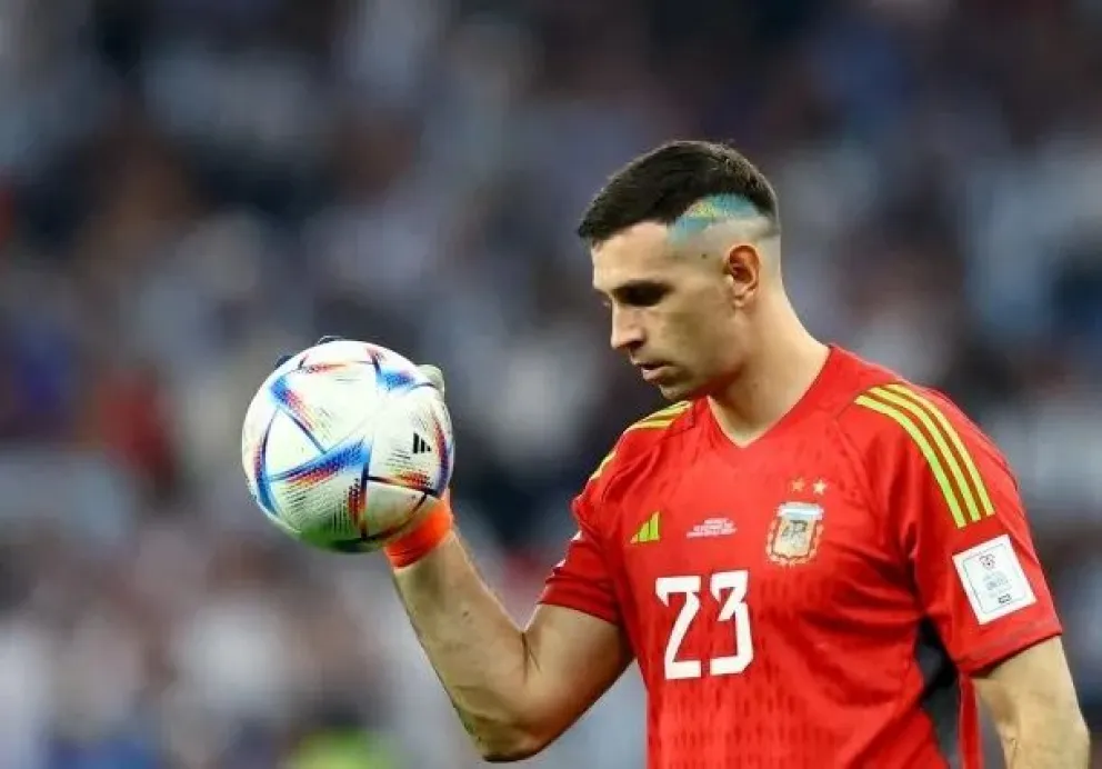 El Dibu Martínez rompe un histórico récord en la Selección argentina