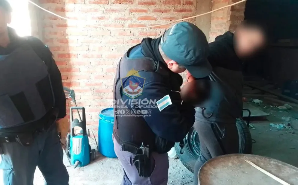 Desbaratan una red de narcomenudeo y detienen a tres personas tras diez allanamientos