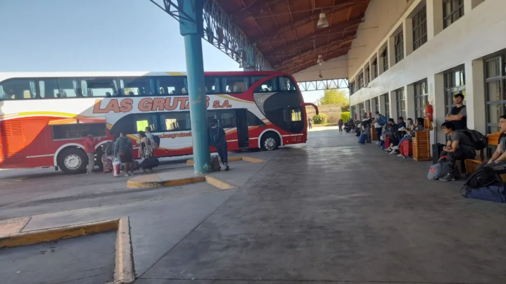 Pasajes agotados en Cipolletti en un fin de semana clave para el turismo
