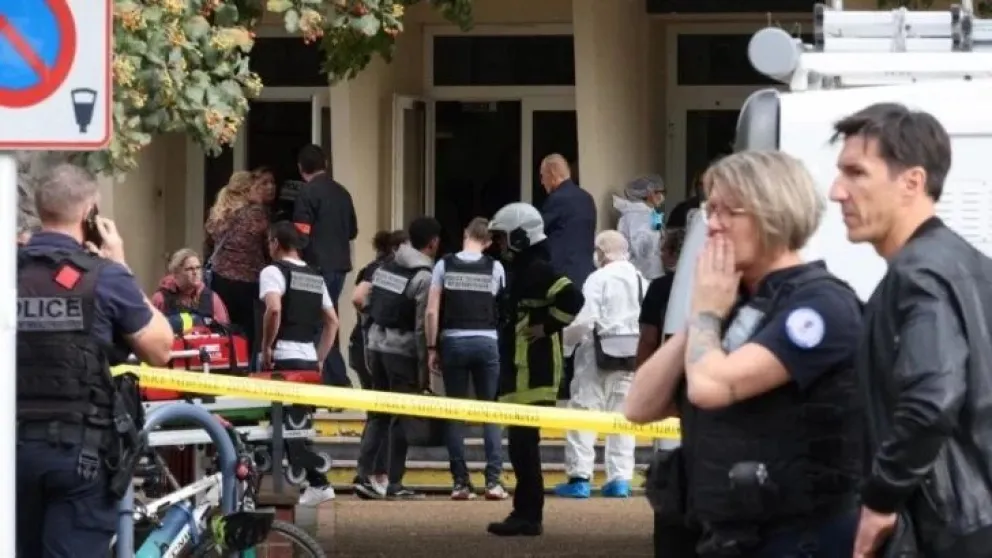Horror en Francia: un hombre entró con un cuchillo a una escuela y mató a un profesor
