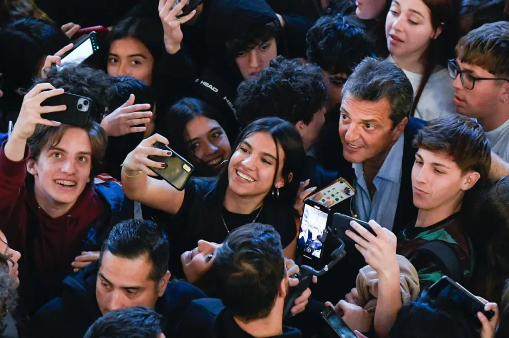 Massa: “La escuela pública es la que permite que un peón rural pueda soñar con que su hijo pueda ser ingeniero, abogado o presidente”