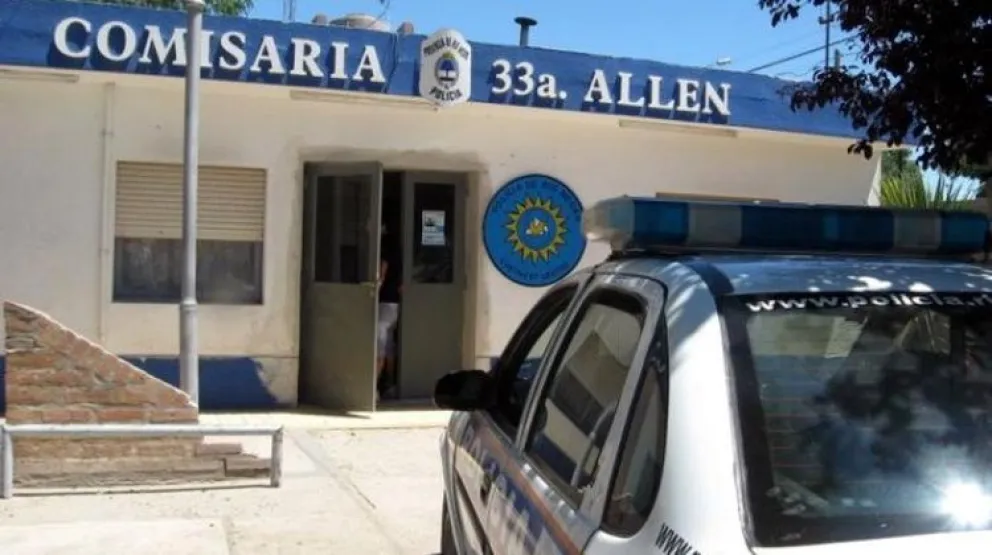 Los dos detenidos terminaron pasando la noche en el calabozo de la comisaría 33.