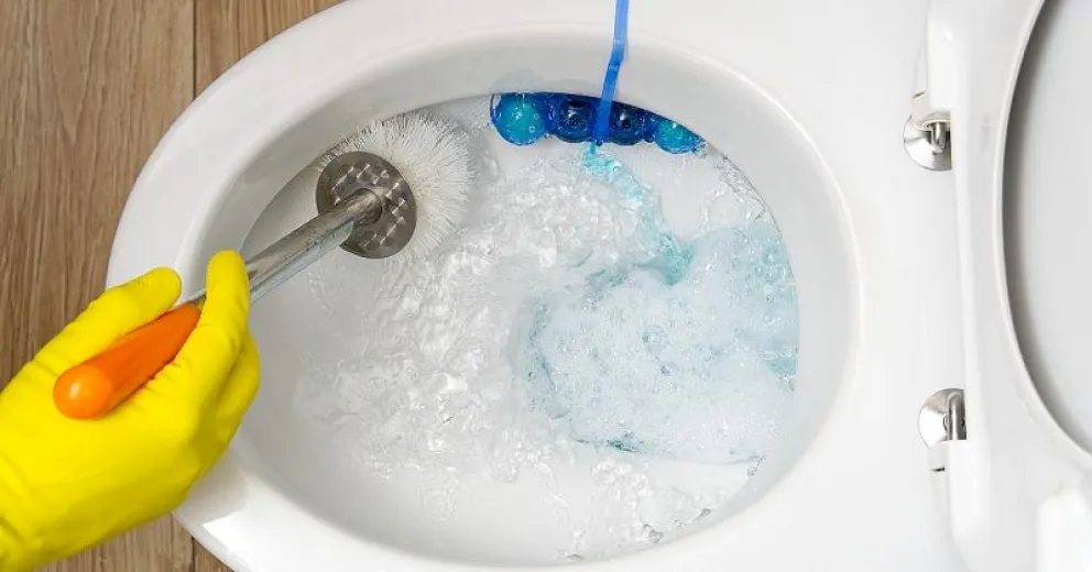 Cómo eliminar las manchas del inodoro: métodos efectivos
