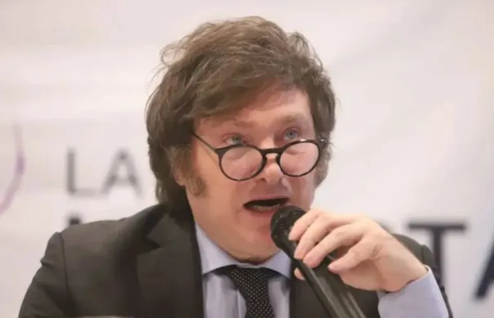 Milei afirmó que privatizará los trenes si llega a ser presidente 