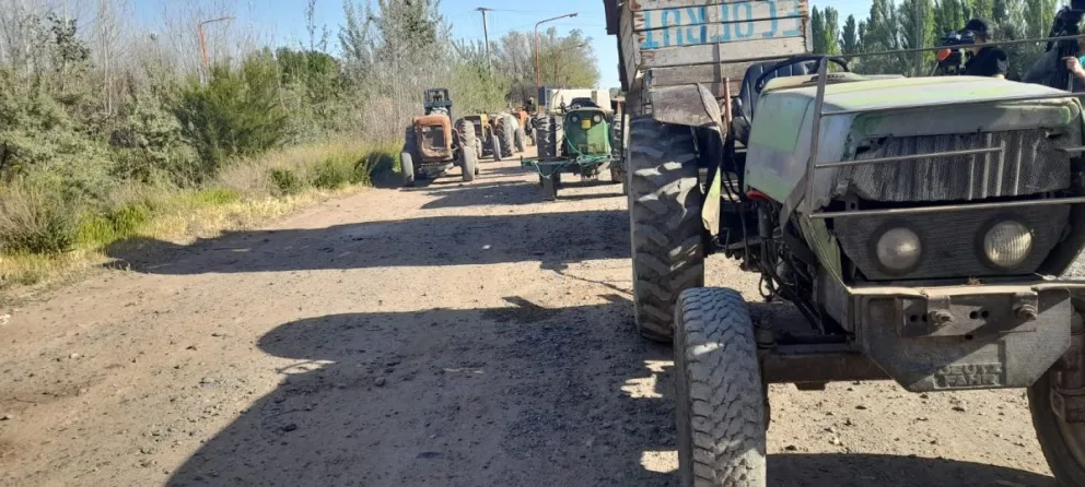 Productores ya cortan en forma total el tránsito en la ruta 151