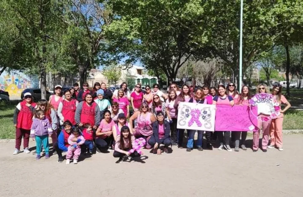 Jornada recreativa en Plaza Paul Harris por el Día Internacional de Lucha contra el Cáncer de Mama"