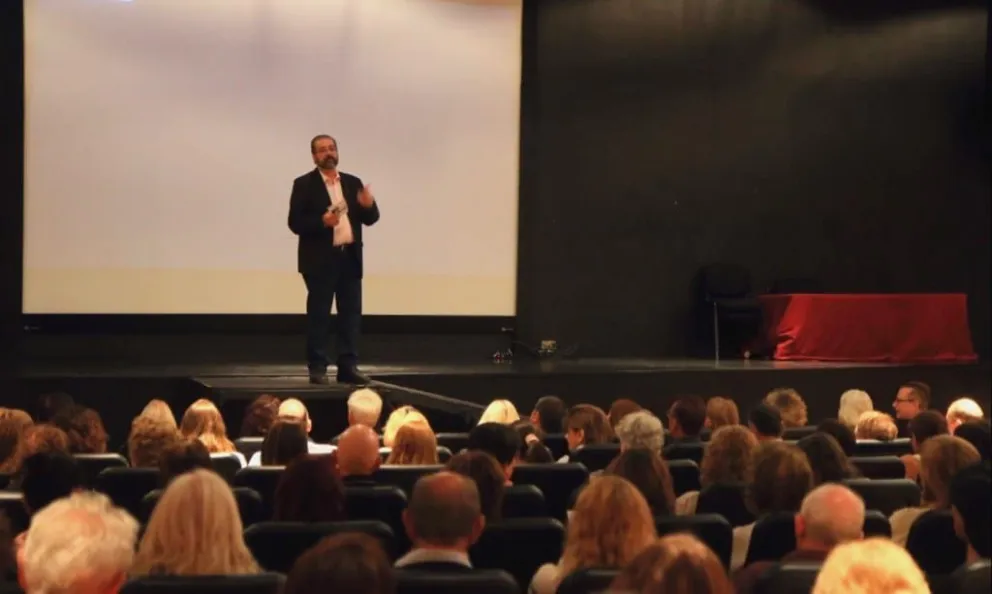 Charla sobre el cine y la historia en la casa del escritor