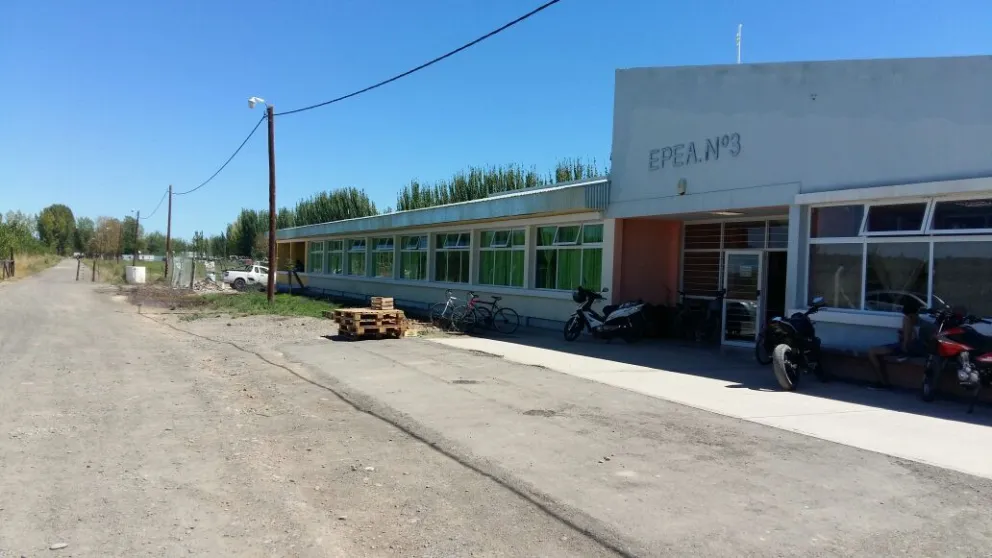 Estafaron a una escuela: compraron un termotanque nuevo y le dieron uno viejo