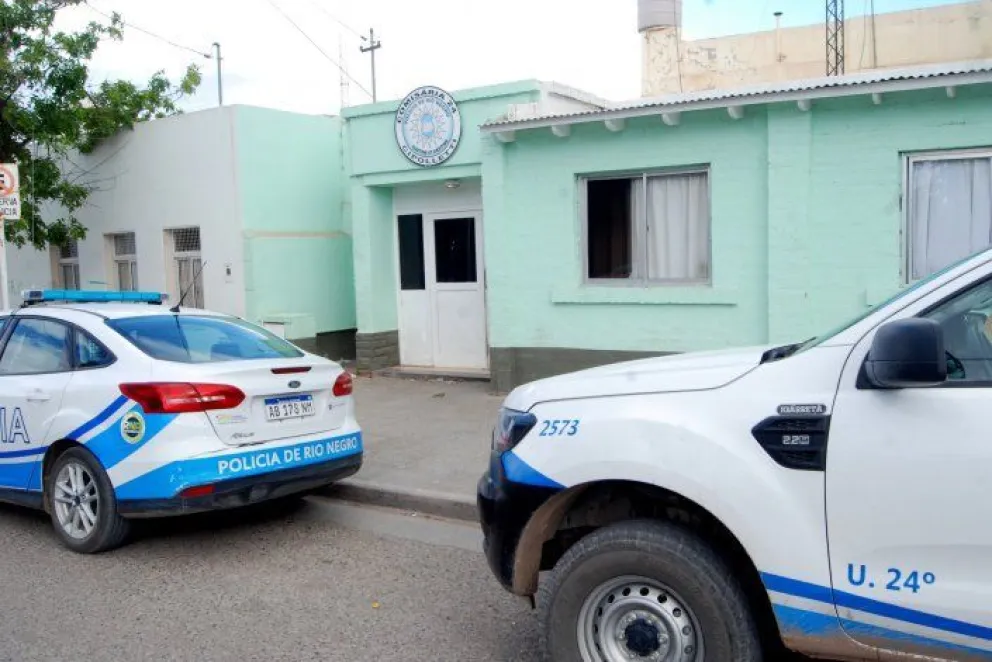 Vecinos enojados: atraparon a un delincuente y lo entregaron a la policía
