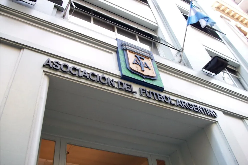 Con un decreto, la AFA, disolvió uno de los descensos de la Primera Nacional