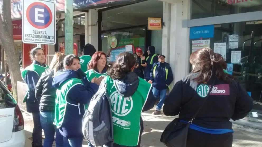 Discriminación laboral: Una mamá en lucha por su pase a planta