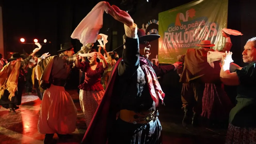 Se viene la peña folklórica  en el Círculo Italiano de Cipolletti