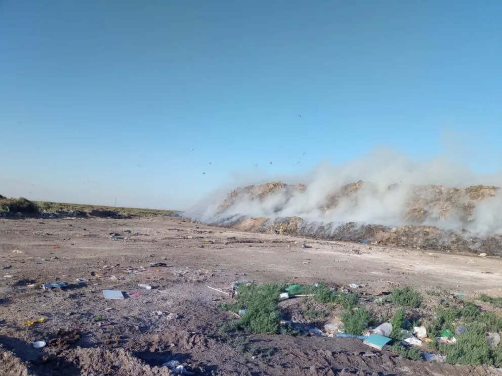 Un sector del basural cipoleño volvió a incendiarse en el inicio de la semana