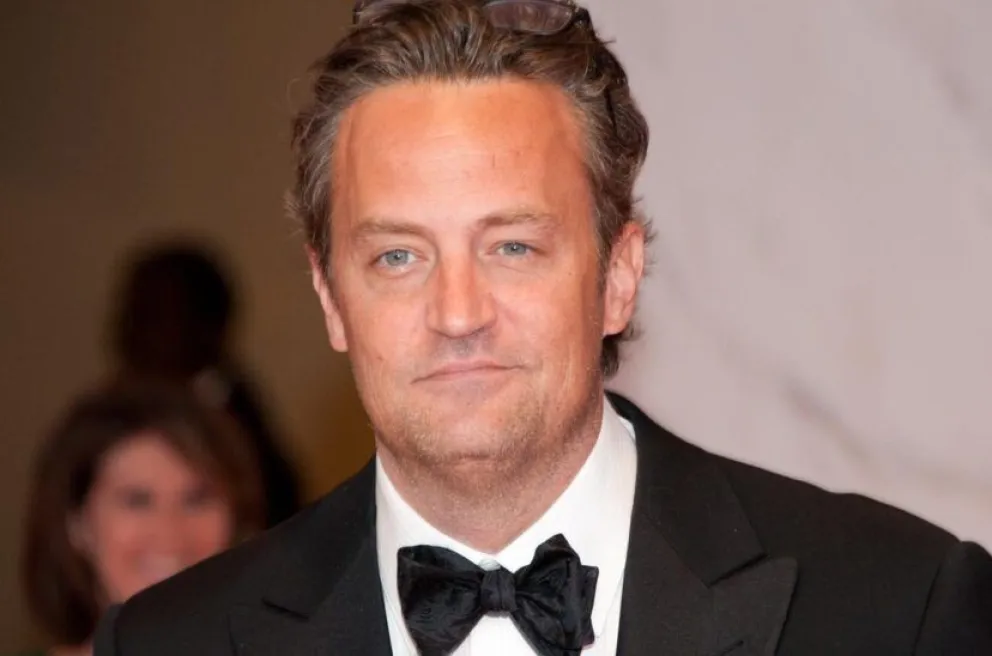 Murió Matthew Perry el actor que interpretó a Chandler en la serie Friends