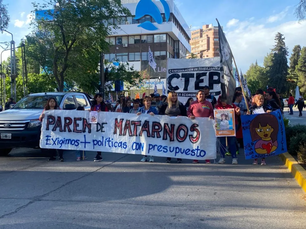 Femicidio de Carina: multitudinaria marcha y el pedido de la familia para que no los dejen solos