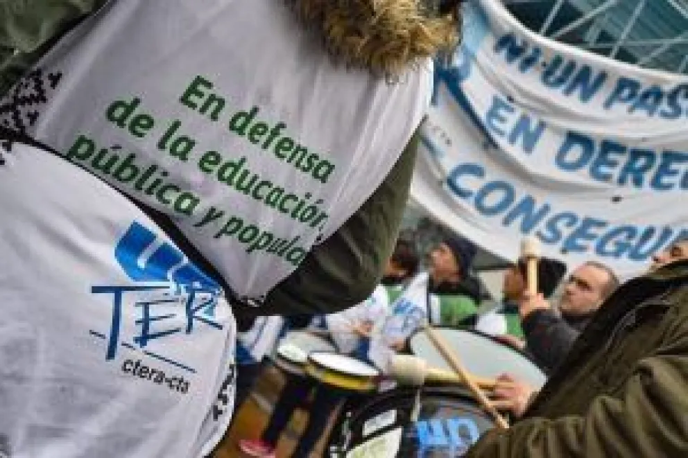 Duro reclamo docente por retraso en el cobro de salarios