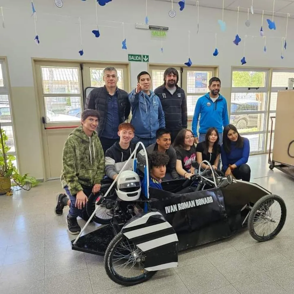   Estudiantes del CET 22 homenajearon a Iván Bonaro