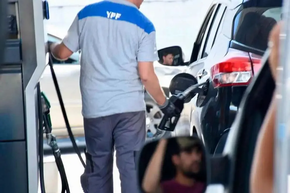 En medio de la crisis por falta de combustibles, aumentó el precio un 10%
