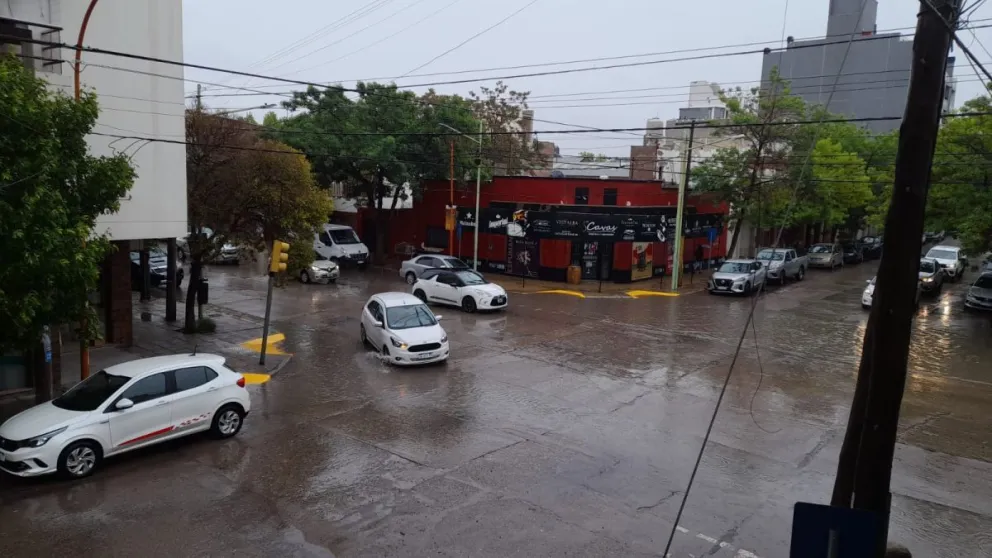 Se intenfican los trabajos por las lluvias en Cipolletti con asistencia a los barrios más afectados