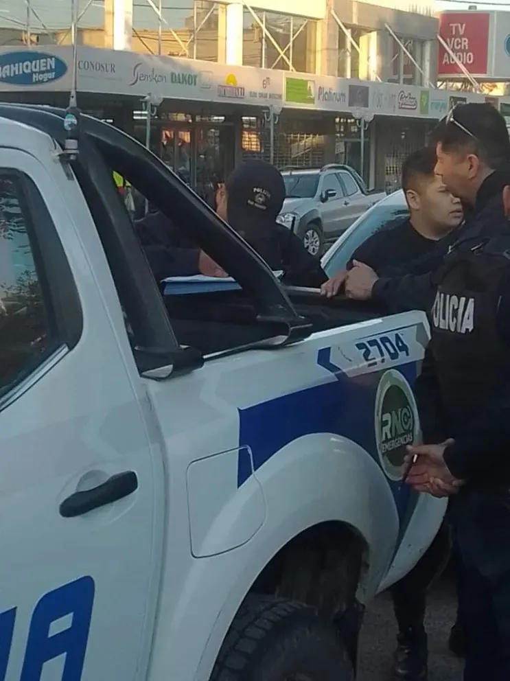 Atacaron a balazos a un limpiavidrios en una zona comercial de la ciudad