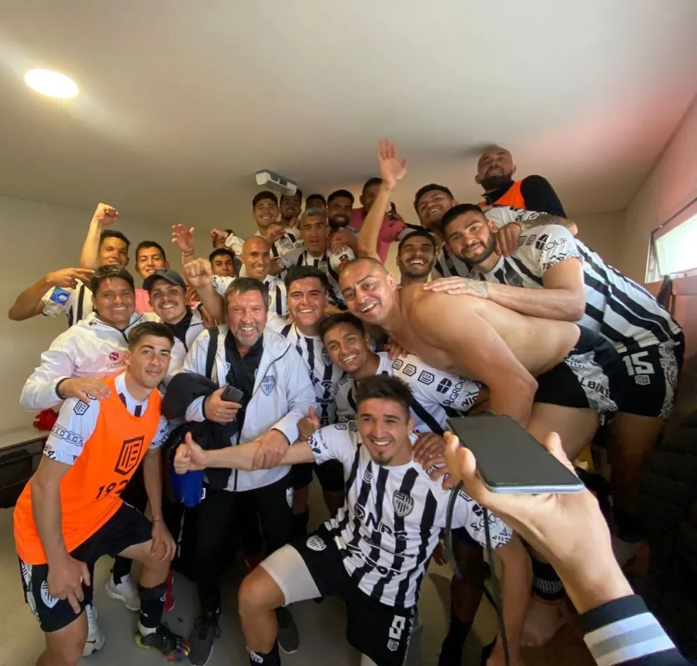 Cipolletti  y Deportivo Argentino  se enfrentan por un lugar en los cuartos de final