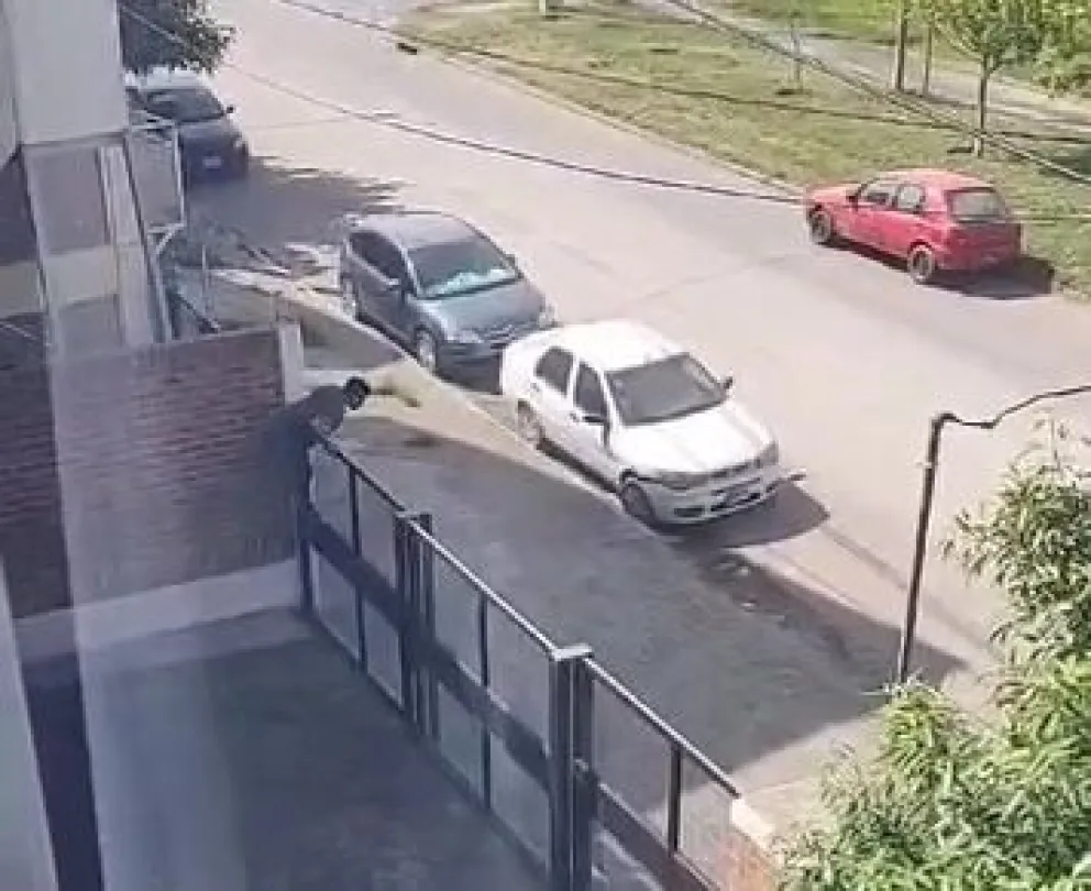  A plena luz del día y ante la vista de todo, intentó robar en un complejo de departamentos en Cipolletti
