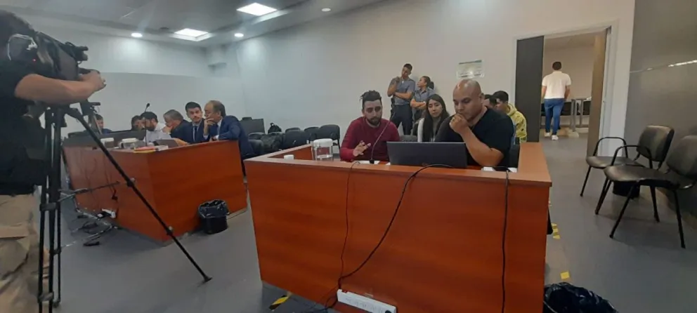 De la teoría de la conspiración a la del atacante con dos cuchillos