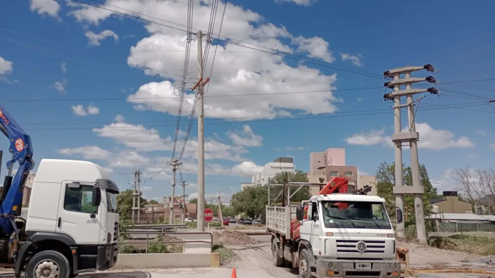 Dos barrios están sin luz desde anoche por un robo de cables