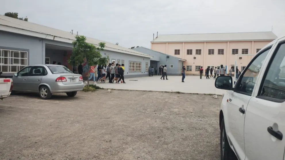Evacuaron un colegio secundario por amenaza de bomba