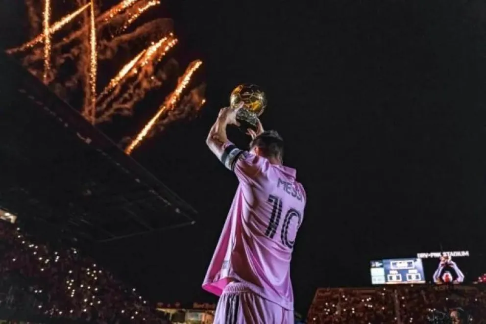 Messi presentó su octavo Balón de Oro y recibió un gran homenaje en Inter Miami