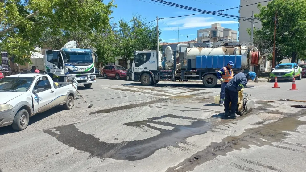 ¡Precaución! Trabajan en la reparación y recambio de cañería cloacal en Miguel Muñoz y Teniente Ibáñez  