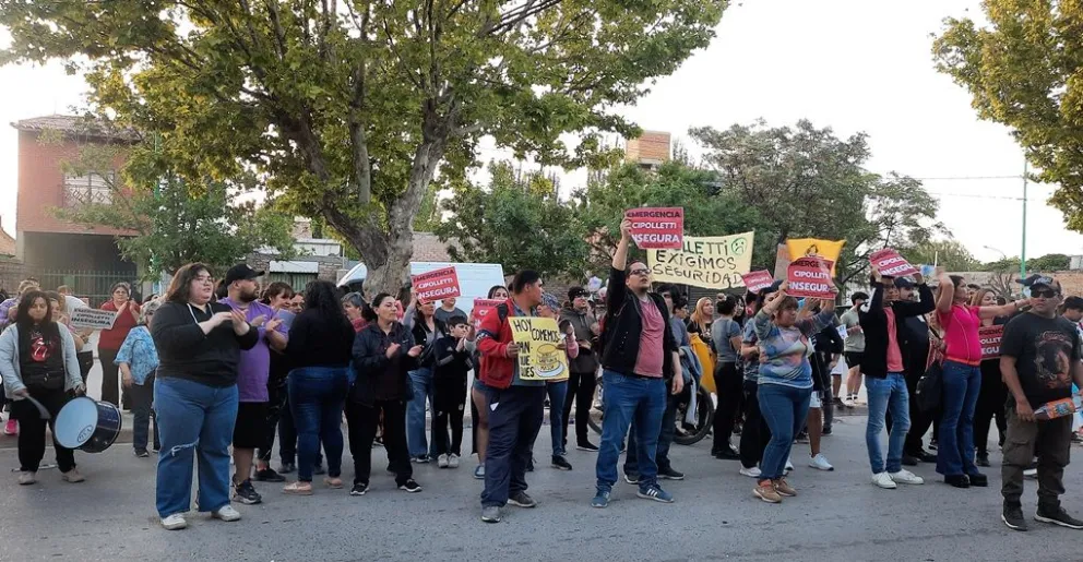 Vecinos y comerciantes autoconvocados realizaron una protesta pacífica por seguridad 