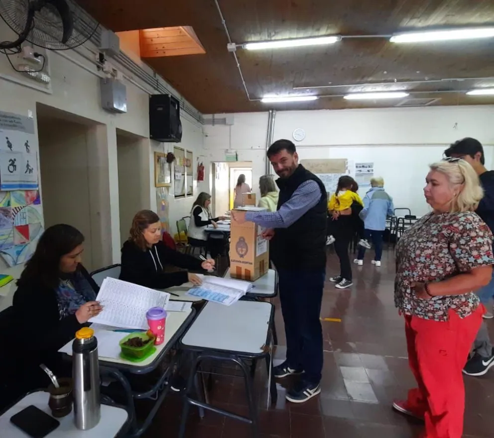 Votó Rodrigo Buteler: "Sabemos que son dos caminos muy distintos, uno u otro"
