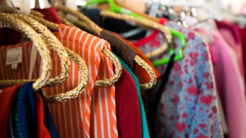 Tarde de Feria Circular con ropa para fiestas, egresados a precios accesibles 