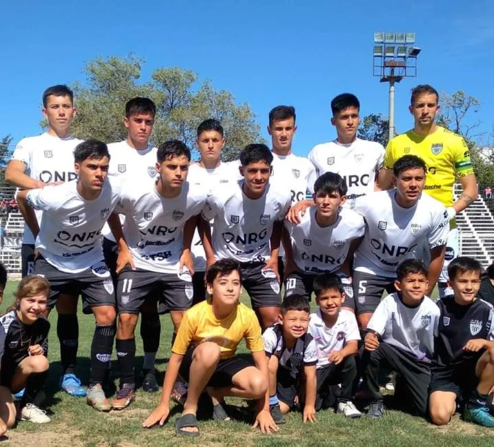 Triunfo contundente del Club Cipolletti que avanza a las semifinales de la Liga Confluencia