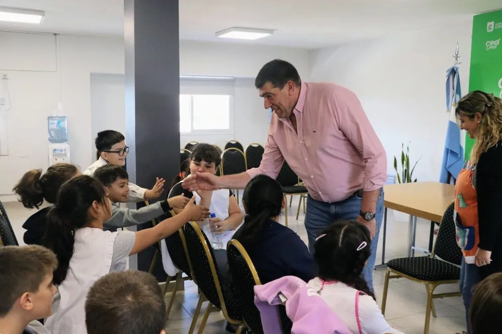 Alumnos de la Escuela Nº 33 visitan al intendente de la ciudad