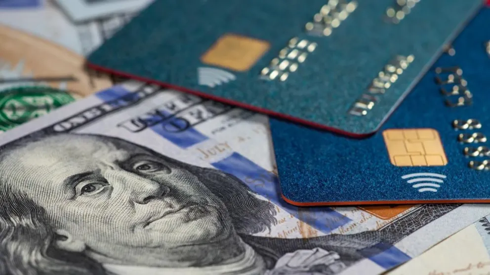 El Gobierno dispuso un aumento del dólar tarjeta